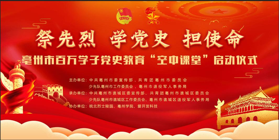 玩耍一天回家毛孩累瘫，妈妈洗完澡看到汪女儿睡沙发爸爸却睡地板
